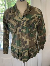Vintage Vietnam War US Rip Stop Camouflage Jacket 8415 Slant Pocket Smal... - £58.04 GBP