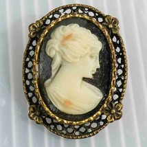 Cameo Brooch Womens Fashion Jewelry Faux Coral Shell Vtg - £33.14 GBP