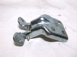 96-97-98-99-00-01 CARAVAN/VOYAGER/TOWN&COUNTRY FRONT PASSENGER UPPER DOOR HINGE image 4
