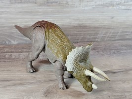 Jurassic World Triceratops Dinosaur Figure Mattel 2018 Primal Attack Sound - $9.64