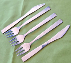 American Airlines Stainless Flatware 2 Knives and 3 Forks Vintage - £11.73 GBP