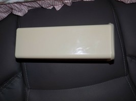 Tupperware #1696-3 Velvetta Cheese Keeper Cracker Container w/Tray Almond EUC - £17.51 GBP