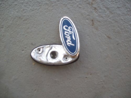 1988 1989 FORD CROWN VICTORIA TRUNK LOCK COVER EMBLEM OEM USED 1990 1991 - $67.31