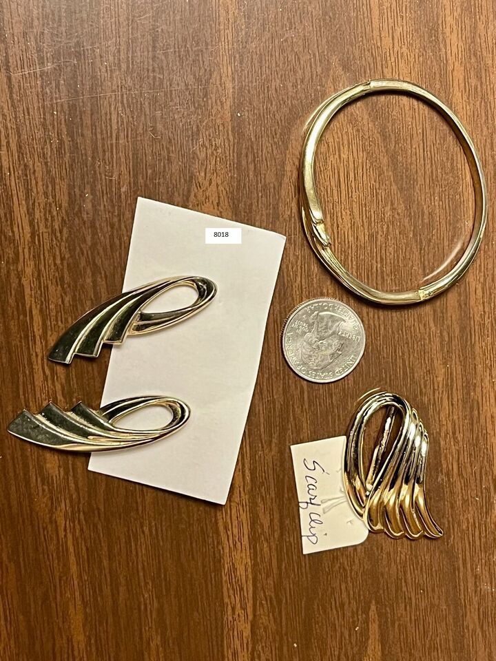 VTG EARRINGS POST &amp; BACK 2&quot; X 1/2&quot; SCARF CLIP 1 3/4&quot; X 3/4&quot;  BRACELET 7.... - $2.00