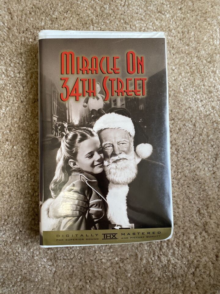 MIRACLE ON 34TH STREET VHS  CLAMSHELL CASE - $9.16