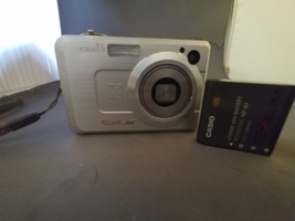 Casio Exilim Zoom EX Z750 7.2 MegaPixel Digital Camera - $12.50