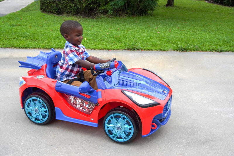 Spider-Man Super Car Battery-Powered Vehicle w/ Water Cannon, LED&#39;s Ages 3+ - $199.97