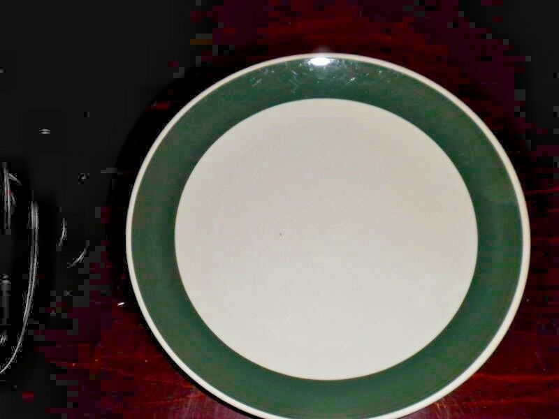Gibson Dinner Plate White with Green Rim Band 10" Diam - $10.39
