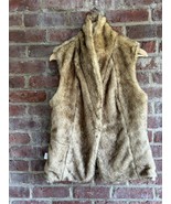NWT Crosby Women’s Reversible Camel Faux Suede/Fur Lined Vest Size M Mob... - $753.77 MXN