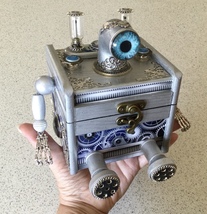 Sitting Robot Steampunk Techno-Cube Wooden Trinket Box - Silver/Blue - £36.16 GBP