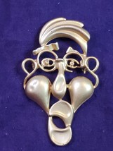 Mans Face Brushed Goldtone Pin Glasses Estate Vintage Abstract - $14.80
