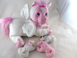 Pony Surprise Mom 3 Babies Plush Pink &amp; White Sparkly e Eyes PS necklace - $24.74