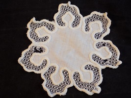 Vntg Med LINEN DOILY Round 7&quot;  HAND CROCHETED Petal Shaped EMBROIDERED E... - £3.55 GBP