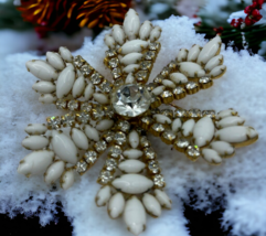 Vintage Julianna Rare Snowflake White Milk Glass Flower Brooch Large Statement - £531.42 GBP