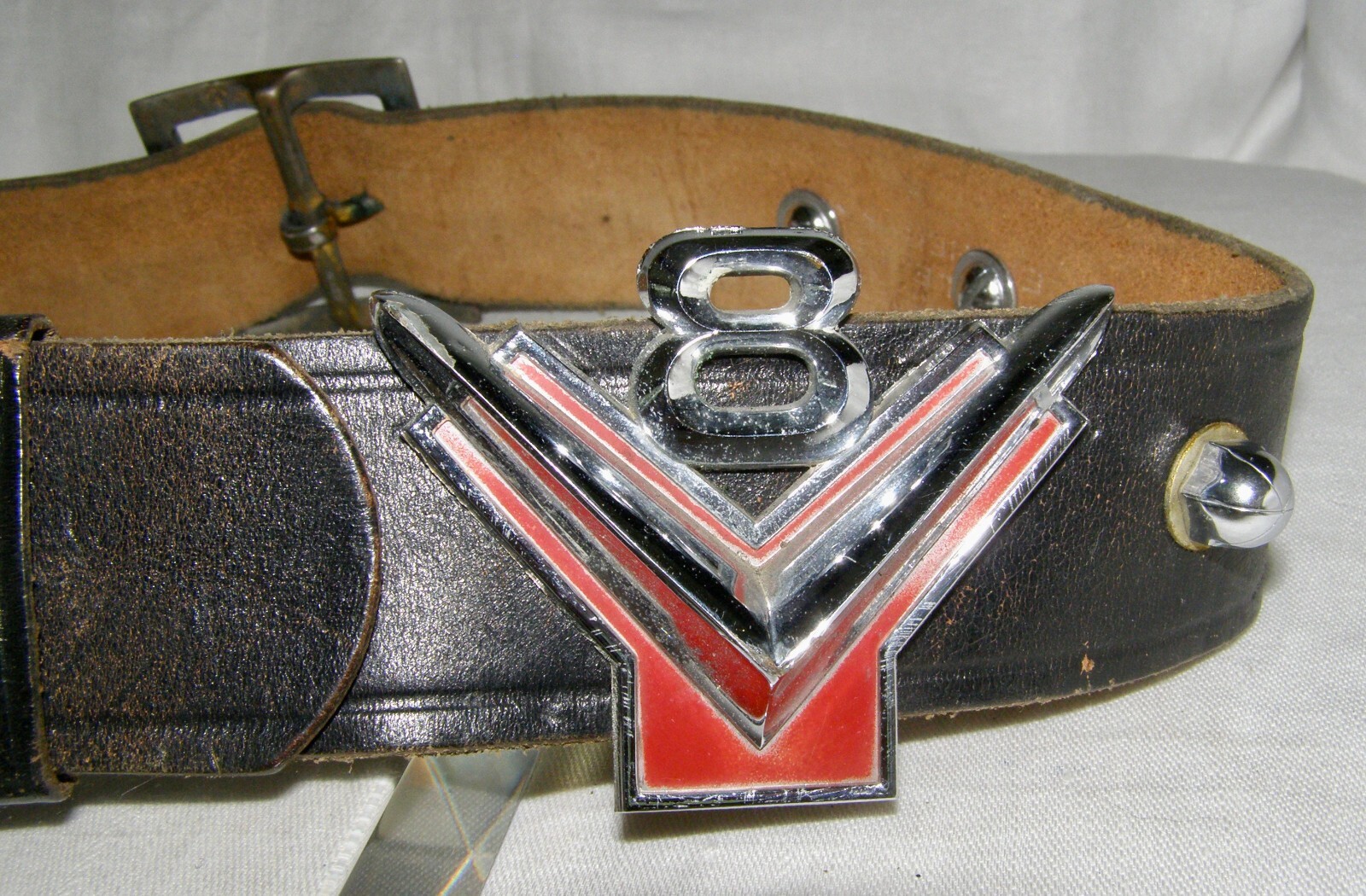 VINT. HEAVY COWHIDE LEATHER BELT+RED ‘V-8’ EMBLEM HOOD ORNAMENTS-CUSTOM-Sz.30/32 Item image 4