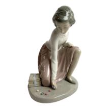 Excellent -1982 Nao Daisa Lladro Spain Porcelain Figurine Girl Playing Marbles - £39.12 GBP