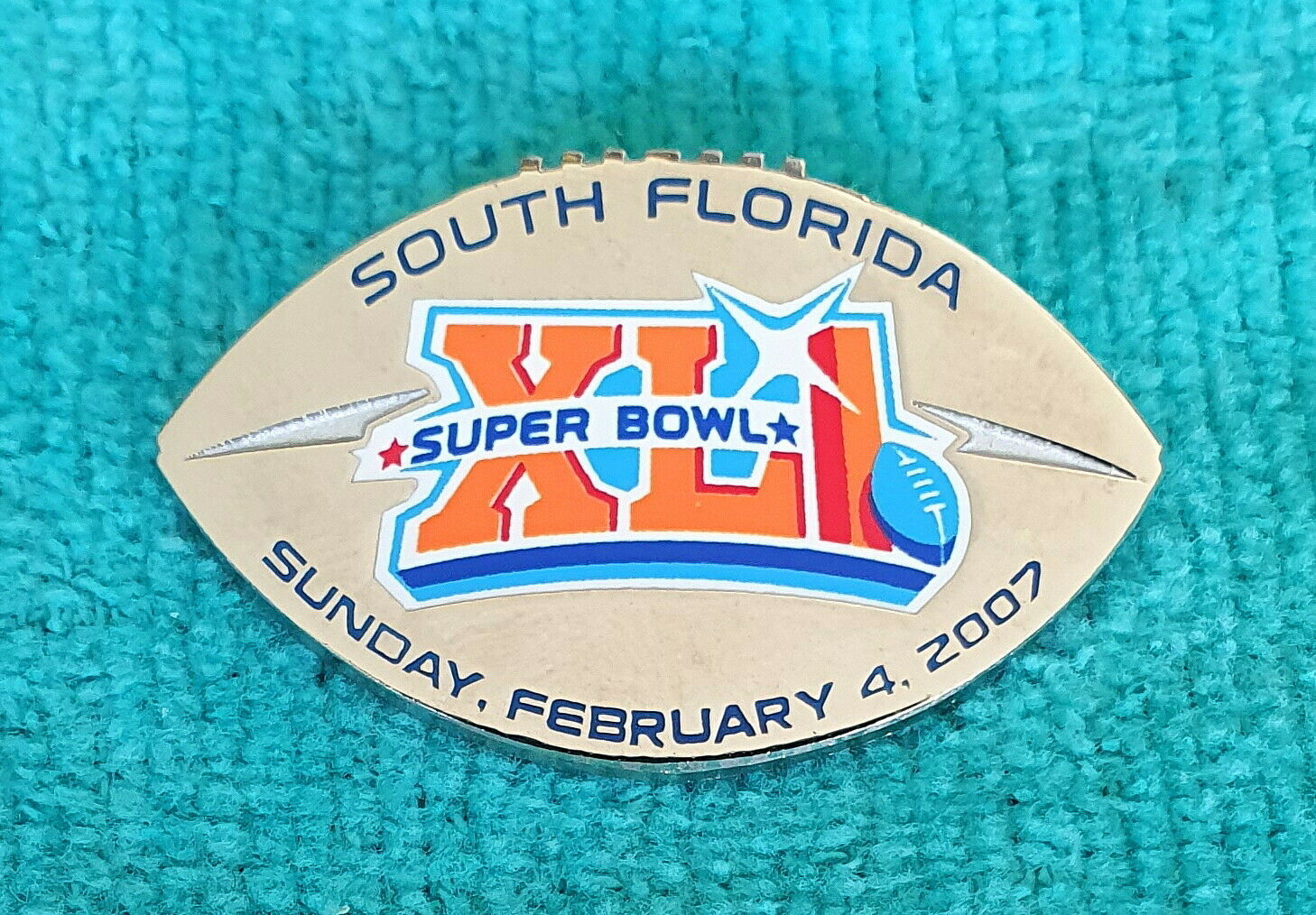 Primary image for SUPER BOWL XLI (41) PIN - NFL LAPEL PINS - MINT CONDITION - COLTS - BEARS - NFL