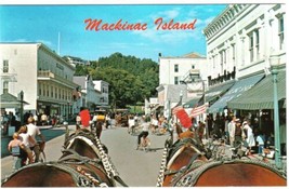 Michigan Postcard Mackinac Island Typical Street Scene Horse Drawn Carriages - $2.96