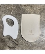 Innisfree White GUA SHA TOOL Glass BRAND NEW Massager Face Lift Skin Care - $372.45 MXN