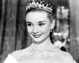 Roman Holiday Audrey Hepburn 16x20 Poster smiling wearing tiara - £15.73 GBP