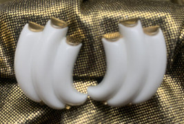 Vintage Crown Trifari White Moon Gold Tone Clip On Earrings - £44.78 GBP
