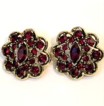 Vintage Ruby Red Rhinestone Scallop Edge Yellow Gold Tone Clip on  Earrings - $22.24