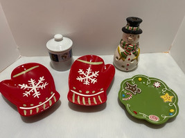 5pc Hallmark Red Mitten Serving Dishes, Cookie Tray, and Misc Jar, Snowman - $209.88 MXN