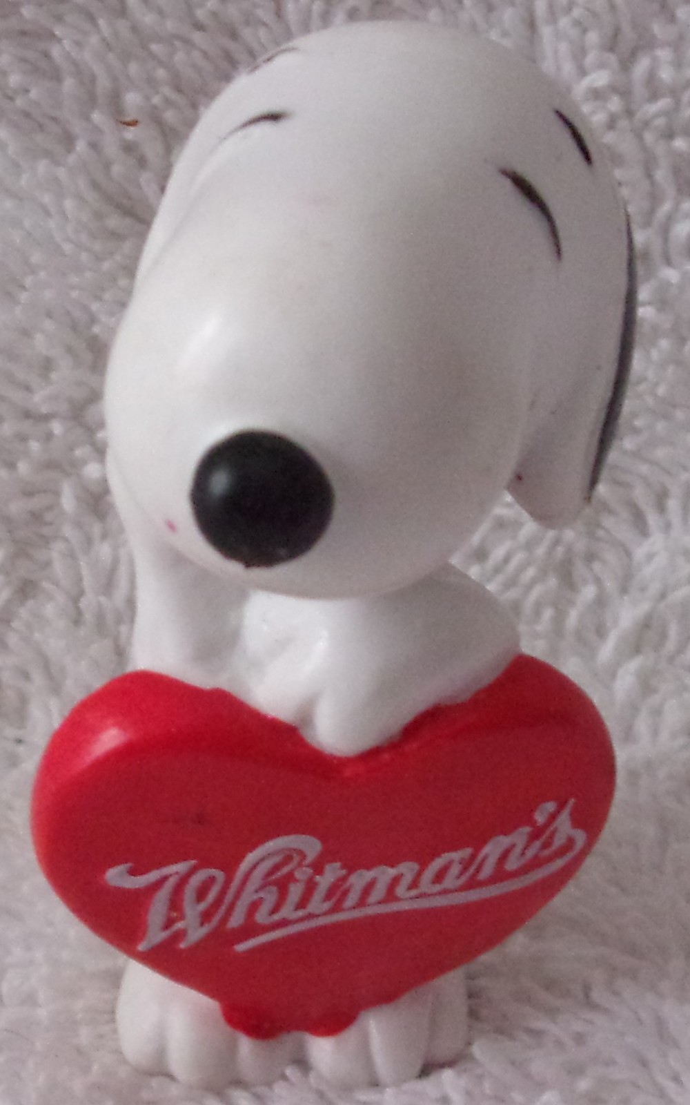 Primary image for Peanuts Snoopy Whitmans Candy Chocolate Heart PVC Figure Cake Topper Valentines