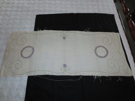 Vtg. FRENCH KNOT EMBROIDERED FLORAL Linen Table Runner to HEM --16-1/2&quot; ... - £9.38 GBP
