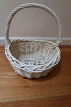 ROUND WICKER BASKET WITH HANDLE 14&quot; - £9.34 GBP