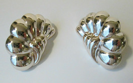 Vtg Avon STYLIZED SWIRL Silverplate Clip On Earrings in Box 1988 Puffy - £10.18 GBP