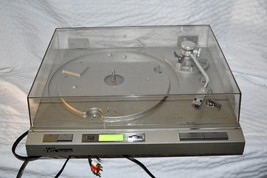 JVC TURNTABLE QL-F6 FOR REPAIR / RESTORATION / PARTS / AS IS / POWERS ON... - £287.11 GBP