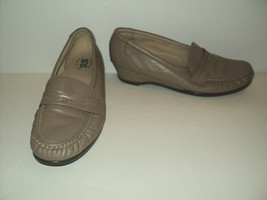 SAS Women&#39;s Easier Moccasins Size 8.5 N Mocha Tripad Dress Moc Shoes Loafers - £19.45 GBP