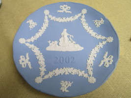 Wedgewood BlueJasperware 2002 annual plate,  classic decoration in white - £23.74 GBP