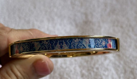 NWT GWP Lilly Pulitzer Gold Photodome Bangle Hinged Bracelet In Blue Peri - £22.64 GBP