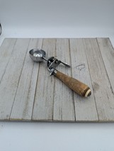 Vintage Benedict Indestructo Size 24 Wood Handle Ice Cream Scoop 2&quot; Scoo... - £27.01 GBP