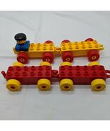 Lot Of (4) Lego Duplo Red Yellow Train Cars With Blue Overall Conductor - €8,40 EUR