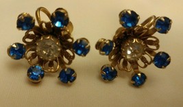 Vintage Blue Clear Glass Stone Screw back Earrings with Gold Tone 1&quot; unmarked - £15.76 GBP
