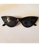 Women&#39;s Classic Retro Style Cat Eye Chic Fashion Black Sunglasses - £15.80 GBP