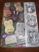 Wilton 2105-2120 Bite Sized Bunny Pan 1996 Cookies Cakes Treats 9 Molds - $111.79 MXN