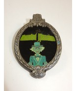 Walt Disney&#39;s The Haunted Mansion Oval Mirror with Ghost Trading Pin - $227.89 MXN