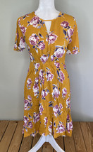 davi &amp; dani NWOT women’s floral short sleeve mini keyhole dress Sz S Yellow B11 - £10.61 GBP