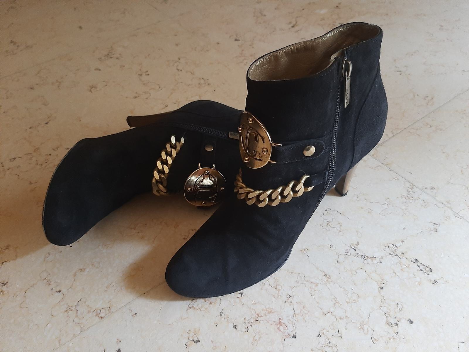 Authentic just cavalli Just Cavalli Black suede s Ankle Boot SZ 37 Item image 4