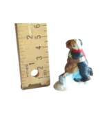 Christmas Village Figurine Dad Boy Man Coming Home Travel Hugging Embrac... - $185.10 MXN