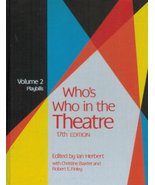 Who&#39;s Who in the Theatre (Volume 2) [Paperback] Ian Herbert - $13,203.21 MXN