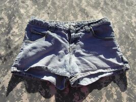 Jordache Vintage 25 Years of Style Low-Rise Stretch Light Wash Denim Sho... - $19.66