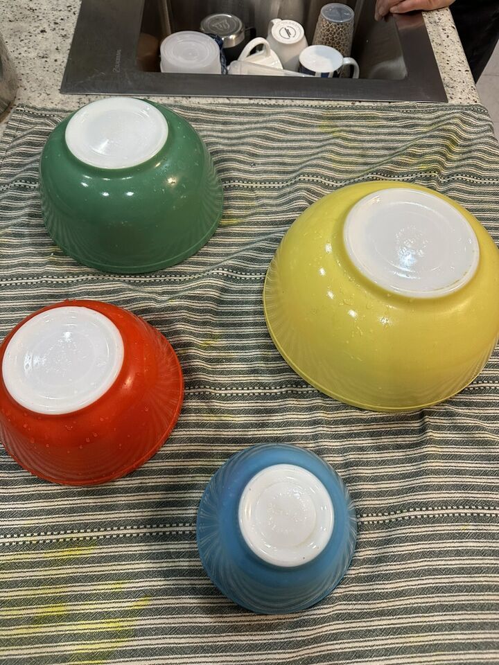 VINTAGE  PYREX MID CENTURY 4pc NESTING MIXING BOWLS PRIMARY COLORS GREAT... - $113.56