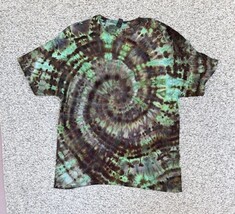 NEW Gilden Men’s Green Brown Spiral Ice Tie Dye Short Sleeve Shirt Size XL - €16,87 EUR NEW Gilden Men’s Green Brown Spiral Ice Tie Dye Short Sleeve Shirt Size XL - €16,87 EUR