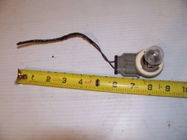 1996 1997 1998 1999 MERCURY SABLE LEFT REVERSE LIGHT SOCKET OEM USED - $943.69 MXN