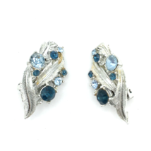 ESTATE vintage blue rhinestone clip-on earrings w/ silver-tone feathers - £15.95 GBP